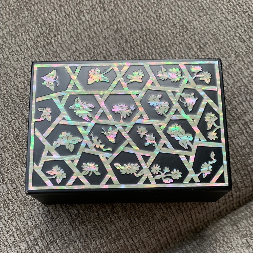 Black Lacquered Box Inlaid Mother-Of -Pearl Flower Wall Gyeongbokgung Palace